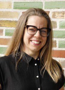 Personale med briller med glidende overgang fra Optiker Frandsen